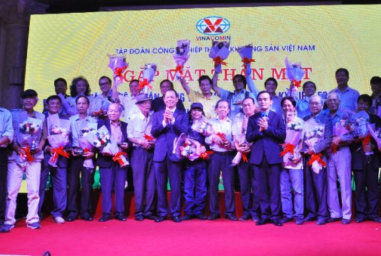 Trao kỷ niệm chương “50 năm ngày Bác Hồ gặp mặt Đoàn đại biểu CNCB ngành Than” cho các văn nghệ sỹ, vận động viên tiêu biểu Trao kỷ niệm chương “50 năm ngày Bác Hồ gặp mặt Đoàn đại biểu CNCB ngành Than” cho các văn nghệ sỹ, vận động viên tiêu biểu