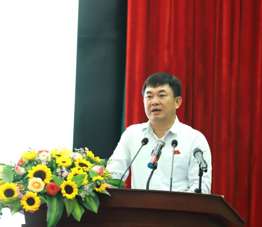 Đồng chí Ngô Hoàng Ngân, Bí thư Đảng ủy, Chủ tịch HĐTV Tập đoàn, Trưởng đoàn ĐBQH tỉnh Quảng Ninh tiếp xúc cử tri chuyên đề với công nhân, lao động