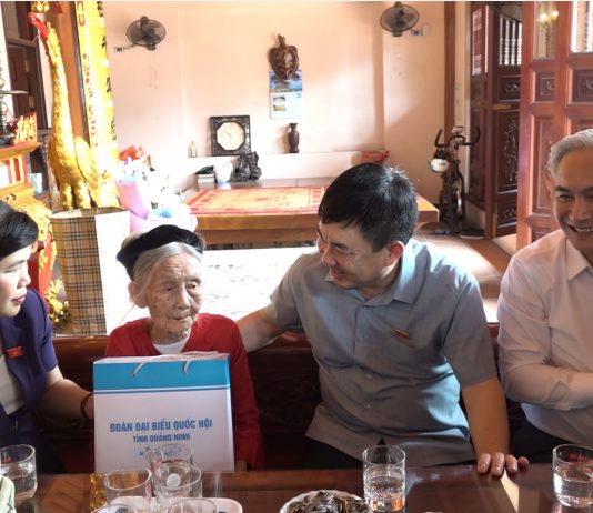 Thăm, tặng quà gia đình chính sách, người có công nhân dịp kỷ niệm 76 năm ngày Thương binh – Liệt sĩ 27/7